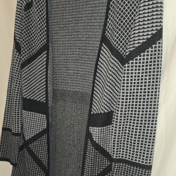 Belldini Black and Gray Knit Cardigan with Geometric Pattern - Picture 4 of 7